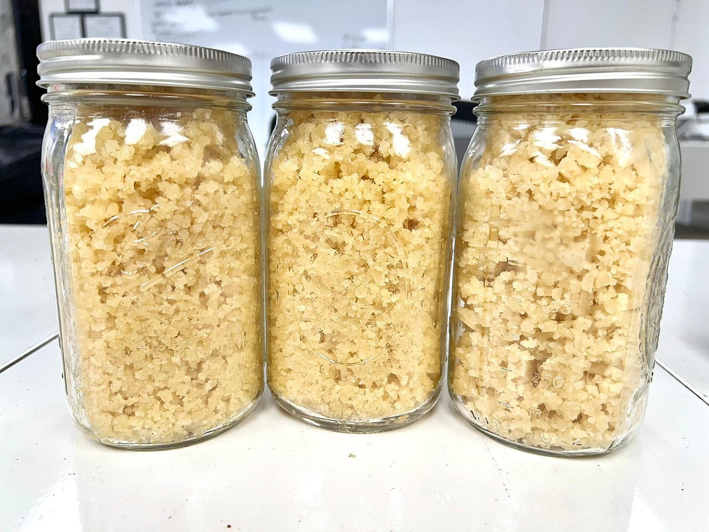 Bulk THCa Sugar / Crumble concentrate jars for wholesale buyers